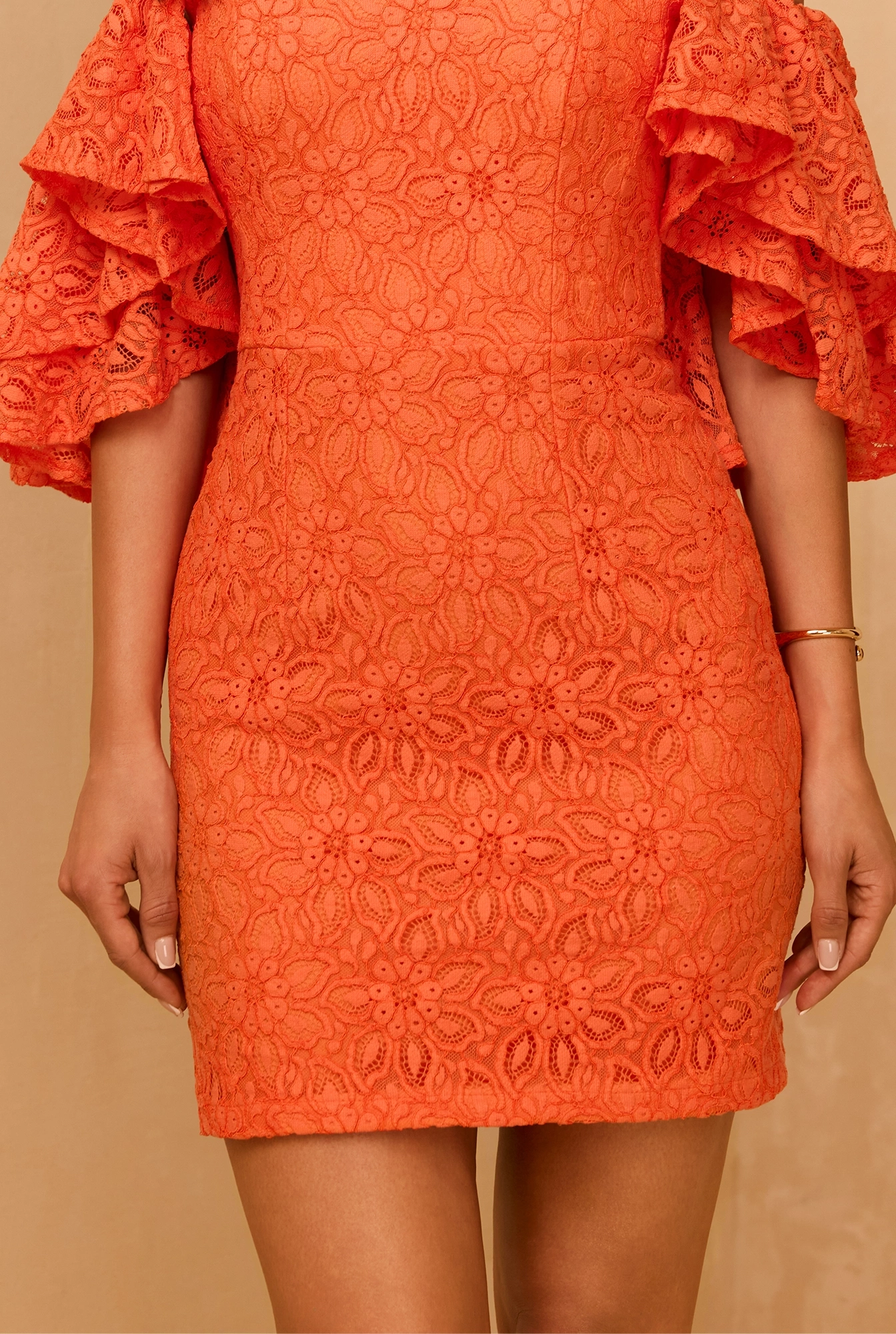 Sucre - Elegante mini vestido de encaje en naranja vibrante